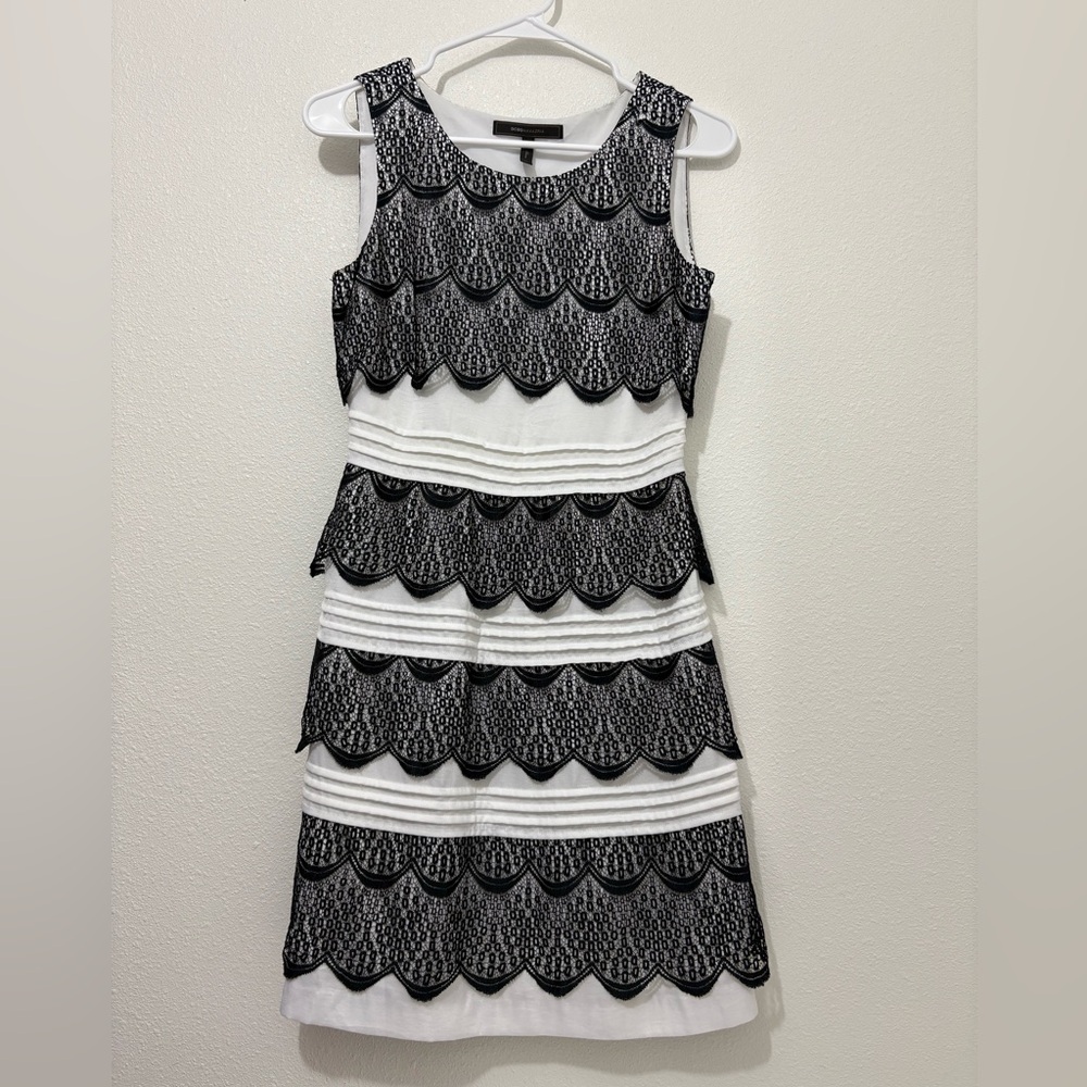 BCBG Maxazria ‘Lorena’ Black White Tiered Lace Dress size 2 Classic Sexy